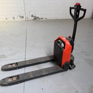 TRANSPALETA ELÉCTRICA BT TYRO LHE130 1.300 KG